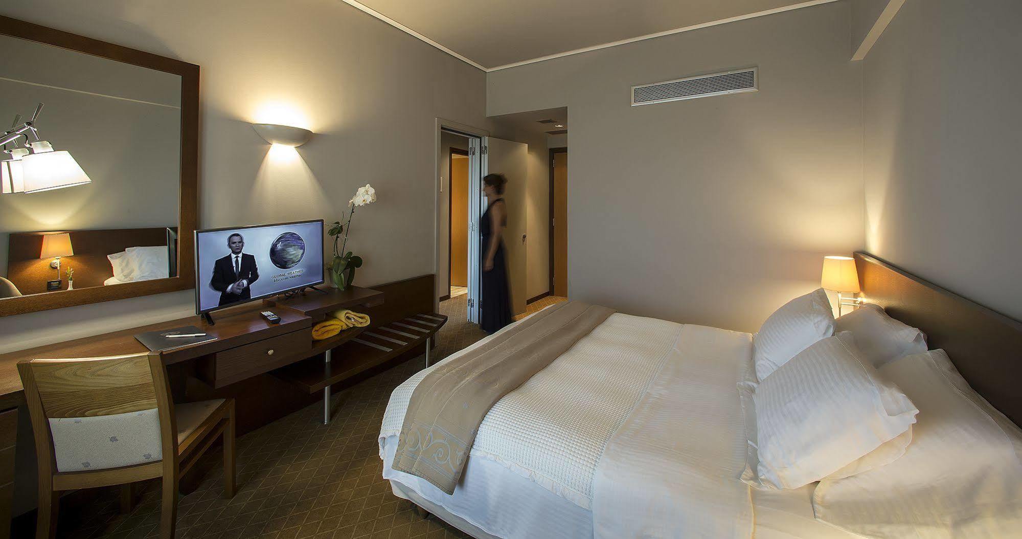 Dekelia Hotel Athens Exterior photo